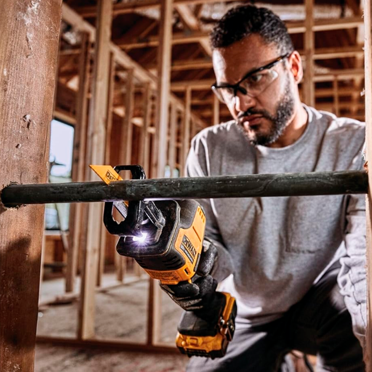Sierra Sable Dewalt DCS369