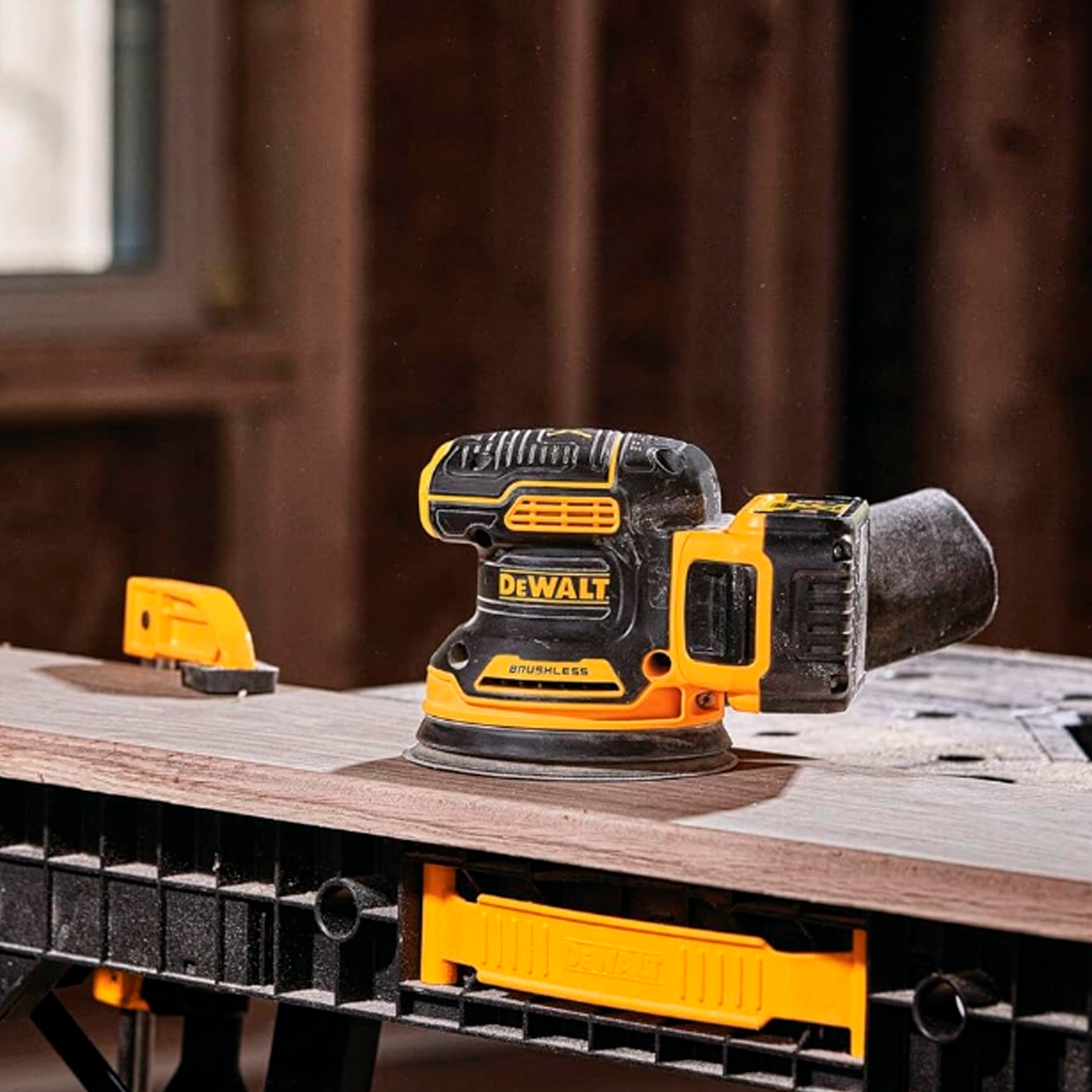 Lijadora Orbital Dewalt DCW210